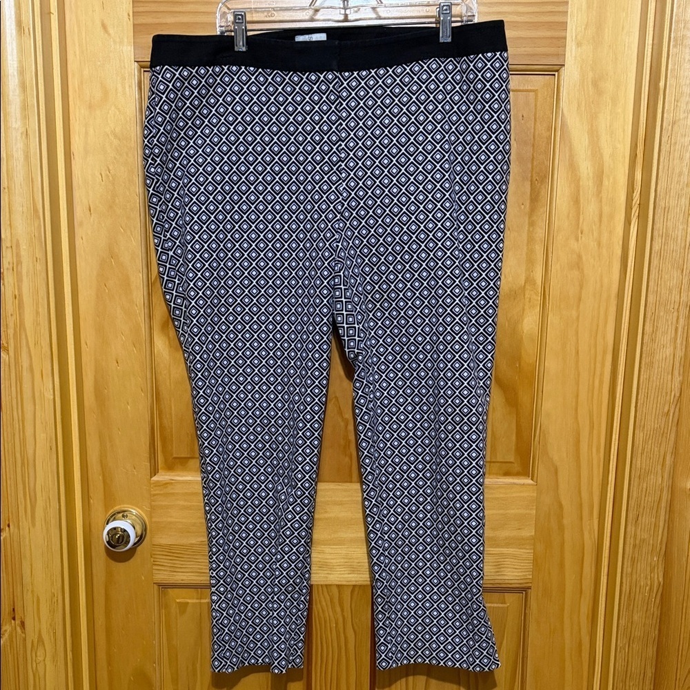 Chico’s Cropped So Slimming Pants With Square/Diamond Pattern, Size 3 (16).